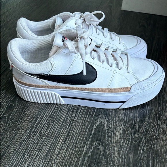 Nike Shoes - Nike women’s size 7 court legacy